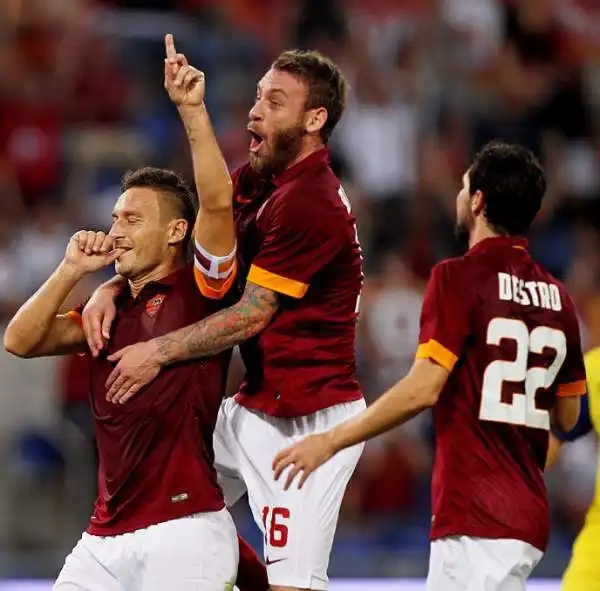 Roma-Chievo 3-0. La Roma torna alla vittoria in campionato con un secco 3-0 sul Chievo. Destro, Ljajic e Totti (su rigore) archiviano la pratica in mezz'ora.