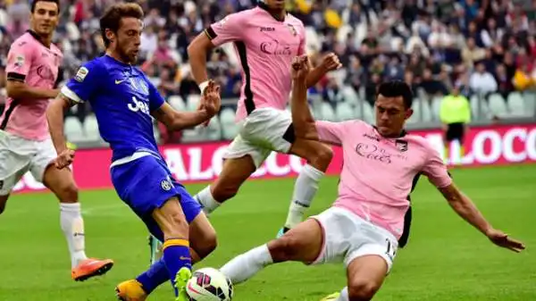 Juventus-Palermo 2-0. Marchisio 7. Nella prima mezz'ora, la più difficile della Juve, è il giocatore che ci prova con maggiore insistenza. Manca la mira, ma il cuore e le gambe vanno a mille.