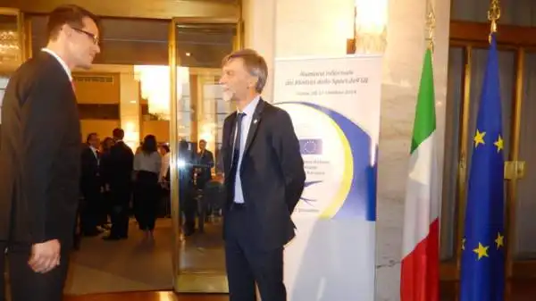 A Roma si è svolta una riunione informale dei ministri dello sport dell'Unione Europea: Graziano Delrio con il lituano Elvinas Jankevicius.