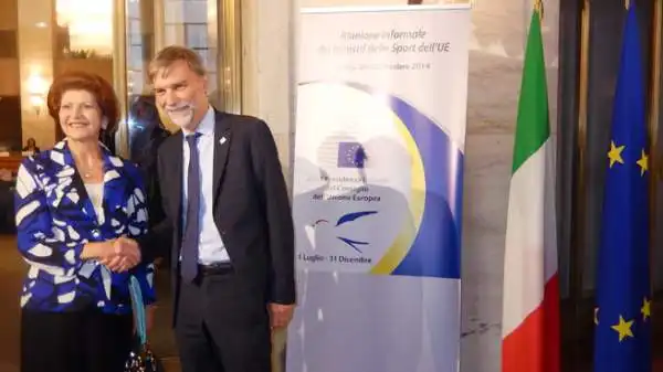A Roma si è svolta una riunione informale dei ministri dello sport dell'Unione Europea: Graziano Delrio con Androulla Vassiliou della Commissione Europea.