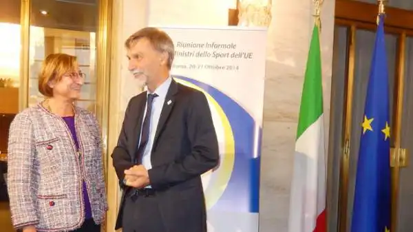 A Roma si è svolta una riunione informale dei ministri dello sport dell'Unione Europea: Graziano Delrio con Gabriella Battaini-Dragoni del Consiglio d'Europa.