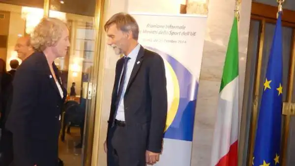 A Roma si è svolta una riunione informale dei ministri dello sport dell'Unione Europea: Graziano Delrio con l'irlandese Maev Nic Lochlainn.