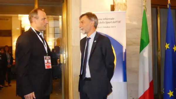 A Roma si è svolta una riunione informale dei ministri dello sport dell'Unione Europea: Graziano Delrio con Melchor Josè Sanchez De Toca y Alamaeda (Pontificio Consiglio della Cultura).