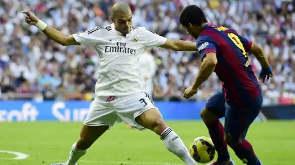 Spettacolo al Bernabeu per il Clasico, vinto 3-1 dal Real Madrid. Il Barcellona (debutto di Suarez) passa subito in vantaggio con Neymar, ma viene rimontato da Ronaldo (rigore), Pepe e Benzema.