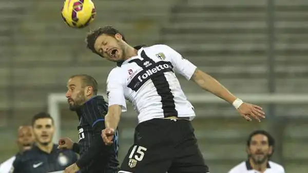 Parma-Inter 2-0. Palacio 4. Il pallone calciato in curva da dentro l'area si commenta da solo. Irriconoscibile.