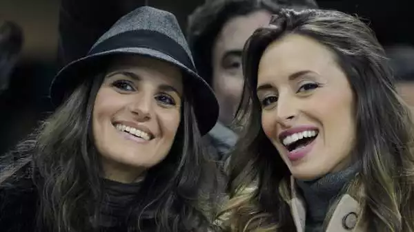 La splendida modella, uscita da una storia con l'allenatore della Juventus Massimiliano Allegri, ha festeggiato San Valentino scatenandosi sui social network.