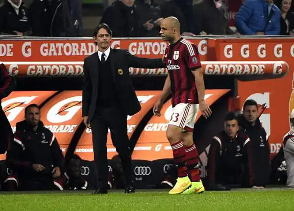 Un butto Milan cede al Palermo già nei primi quarantacinque minuti. Un autogol di Zapata ed una bella rete di Dybala regalano i tre punti ai rosanero di Beppe Iachini.