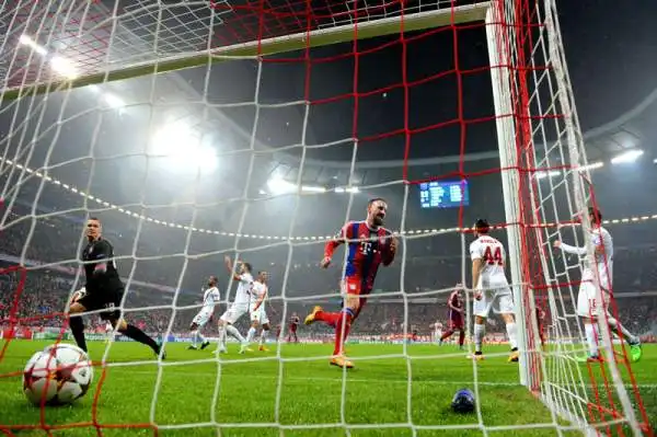 Per la Roma il Bayern resta tabù. I giallorossi perdono 2-0 a Monaco ma possono sorridere per la sconfitta del Manchester City.