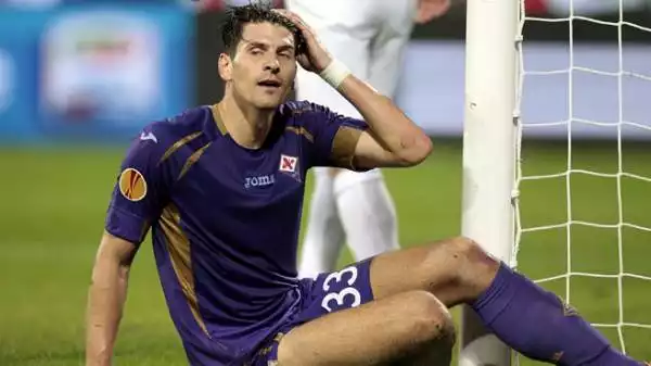 Più difficoltà per Mario Gomez: bomber implacabile al Bayern Monaco, alla Fiorentina si è rotto un ginocchio e, una volta tornato in campo, si è inceppato.