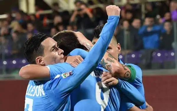 Higuain stende la Fiorentina. Il Napoli espugna il Franchi per 1-0.