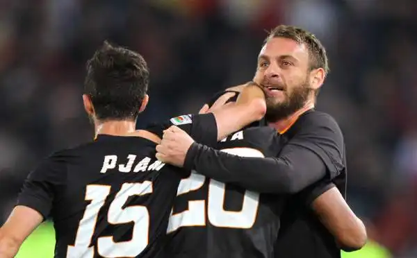 La Roma risponde alla goleada della Juventus al Parma con un secco 3-0 al Torino