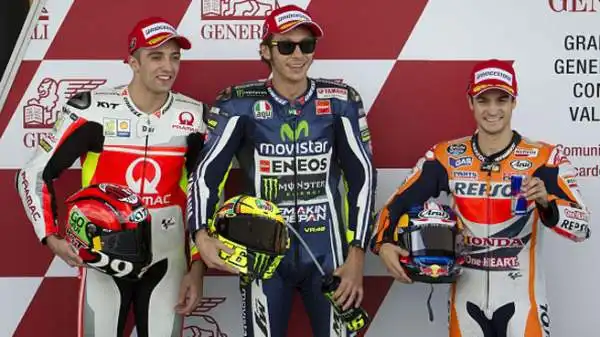 Dopo quattro anni, Valentino Rossi è tornato in pole. Il Dottore, che non scattava davanti a tutti dal Gp di Le Mans del maggio 2010, a Valencia si è lasciato alle spalle Iannone e Pedrosa.