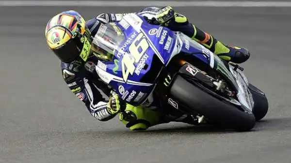 Dopo quattro anni, Valentino Rossi è tornato in pole. Il Dottore, che non scattava davanti a tutti dal Gp di Le Mans del maggio 2010, a Valencia si è lasciato alle spalle Iannone e Pedrosa.