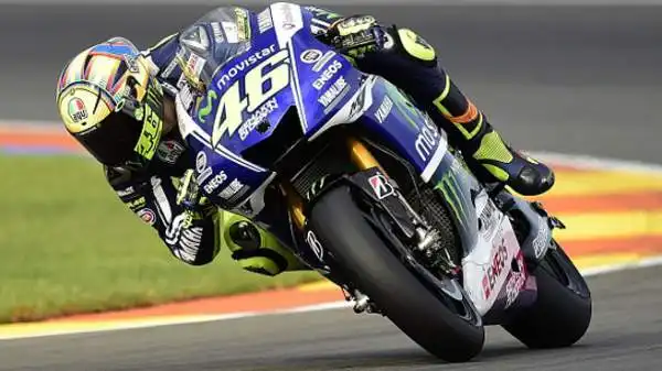 Dopo quattro anni, Valentino Rossi è tornato in pole. Il Dottore, che non scattava davanti a tutti dal Gp di Le Mans del maggio 2010, a Valencia si è lasciato alle spalle Iannone e Pedrosa.