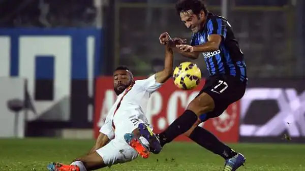 Atalanta-Roma 1-2. Cole 5,5. Parte malissimo regalando il gol del vantaggio dei padroni di casa ma poi si dà una regolata.