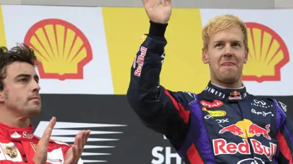 Delusioni rese ancora più cocenti dalle vittorie di Sebastian Vettel, un pilota che l'asturiano rispetta ma che non ha mai considerato superiore a lui.