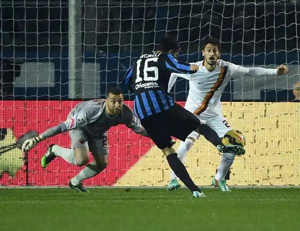Vittoria 2-1 in rimonta per la Roma a Bergamo. Nel primo anticipo della dodicesima giornata di serie A, Ljajic e Nainggolan ribaltano il gol lampo di Maxi Moralez.