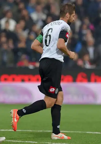 Partita molto intensa in quel del Manuzzi con le due squadre che si dividono la posta in palio. Fa tutto il Cesena che va in vantaggio con Lucchini e regala il pareggio con un'autorete di Nica.