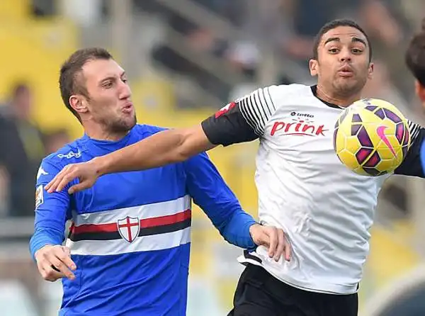 Partita molto intensa in quel del Manuzzi con le due squadre che si dividono la posta in palio. Fa tutto il Cesena che va in vantaggio con Lucchini e regala il pareggio con un'autorete di Nica.