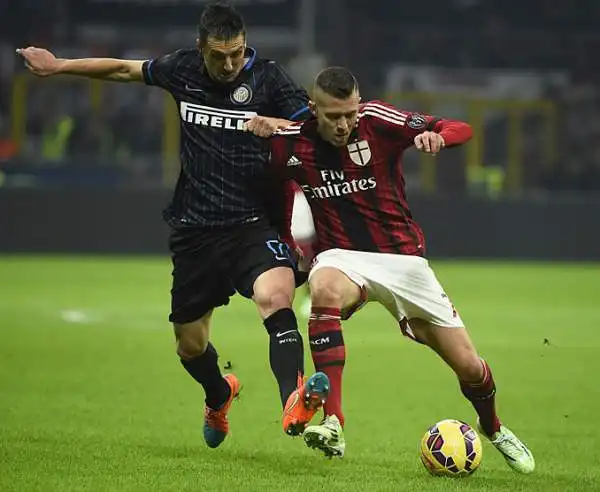 A San Siro finisce in parità un derby combattuto ed equilibrato. Il ritorno sulla panchina dell'Inter termina così con un 1-1 con le reti di Menez nel primo tempo e Obi nella ripresa.