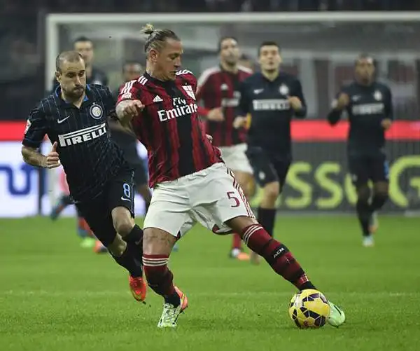 A San Siro finisce in parità un derby combattuto ed equilibrato. Il ritorno sulla panchina dell'Inter termina così con un 1-1 con le reti di Menez nel primo tempo e Obi nella ripresa.