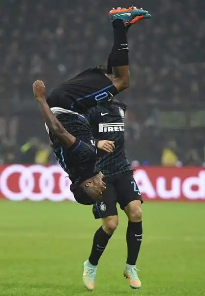 Obi 6. Schierato a sorpresa da Mancini, lo ripaga con un bel gol, sfruttando il rinvio sbagliato di Zapata. Ma a centrocampo è sempre in sofferenza.