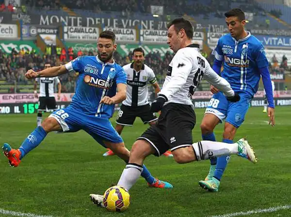 Sprofonda il Parma al Tardini, con una rete per tempo vince l'Empoli di Sarri con i gol di Vecino e Tavano. Pubblico di casa infuriato, da elogiare Cassano che è stato l'ultimo ad arrendersi.