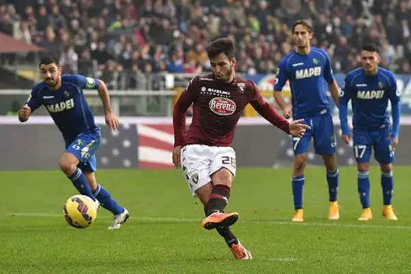 Rigori ancora stregati per il Torino, il Sassuolo espugna il comunale. Sanchez Mino sbaglia il quinto penalty di fila per i granata. Poi Floro Flores segna nei minuti finali.