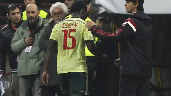 Milan-Udinese 2-0. Essien 5,5. Rischia di riaprire una partita in carrozza con un'espulsione talmente ingenua da sembrare finta. La sua plateale spinta ad Allan è da Ridolini.