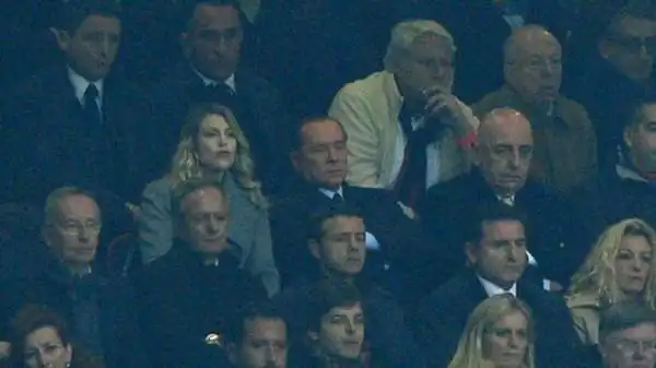 Barbara Berlusconi e Filippo Inzaghi hanno dato mandato ai propri avvocati di adire le vie legali contro tutti gli organi di informazione che riporteranno la notizia di una presunta loro relazione.
