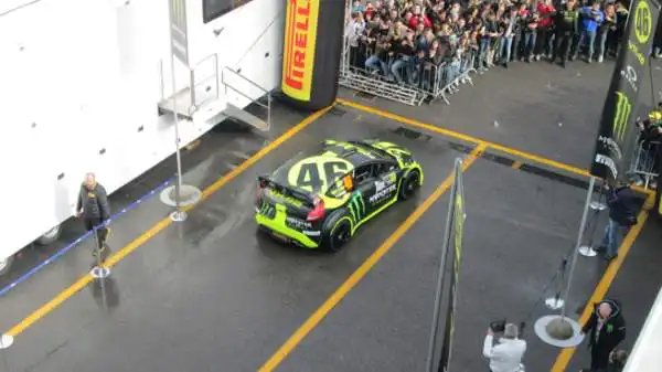 Grande spettacolo al Monza Rally Show 2014, con Valentino Rossi ma anche Robert Kubica e Ken Block.