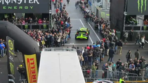 Grande spettacolo al Monza Rally Show 2014, con Valentino Rossi ma anche Robert Kubica e Ken Block.