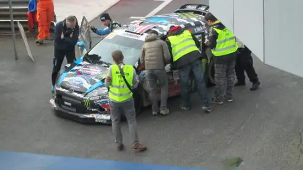 Grande spettacolo al Monza Rally Show 2014, con Valentino Rossi ma anche Robert Kubica. Proprio il polacco, in coppia con Alessandra Benedetti, ha battuto il Dottore nel testa a testa finale.