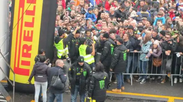 Grande spettacolo al Monza Rally Show 2014, con Valentino Rossi ma anche Robert Kubica. Proprio il polacco, in coppia con Alessandra Benedetti, ha battuto il Dottore nel testa a testa finale.