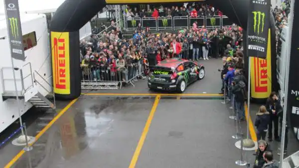 Grande spettacolo al Monza Rally Show 2014, con Valentino Rossi ma anche Robert Kubica e Ken Block.