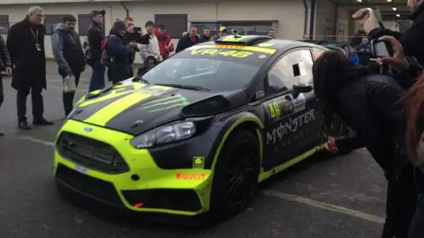 Grande spettacolo al Monza Rally Show 2014, con Valentino Rossi ma anche Robert Kubica. Proprio il polacco, in coppia con Alessandra Benedetti, ha battuto il Dottore nel testa a testa finale.