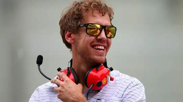 Vettel aveva già visitato il box della Ferrari ad Abu Dhabi, in occasione dei test effettuati poche ore dopo il termine della corsa conclusiva del campionato 2014.