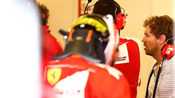 Vettel nel 2015 farà coppia con Kimi Raikkonen e guiderà la Ferrari con il numero 5 sul muso. Sostituirà Fernando Alonso, ancora in attesa di essere ufficializzato alla McLaren.