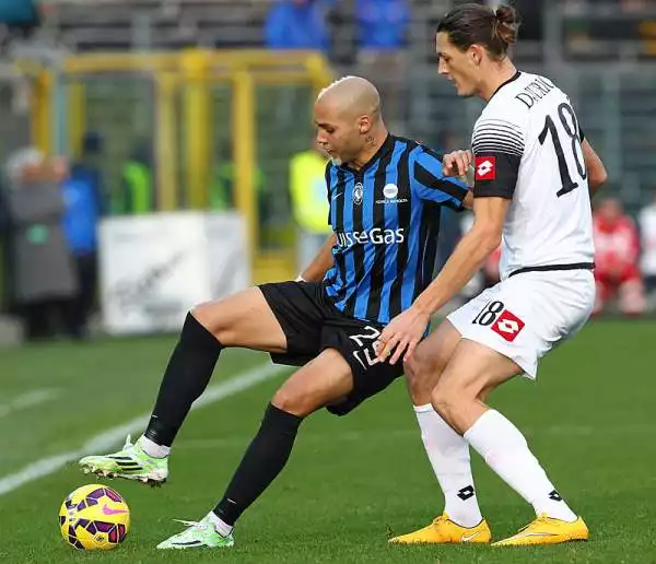 Si sveglia l'Atalanta, in gol per tre volte dopo aver segnato 5 gol in 13 partite. Doppietta di Defrel per il Cesena, poi Benalouane, Stendardo e Moralez ribaltano il punteggio.