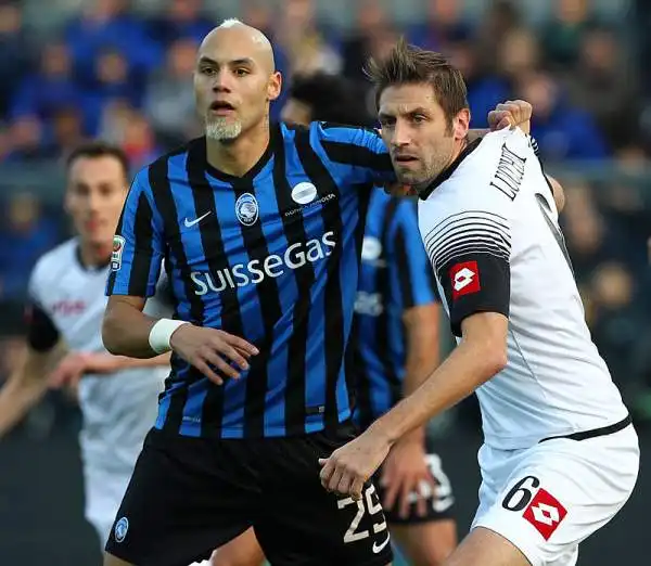 Si sveglia l'Atalanta, in gol per tre volte dopo aver segnato 5 gol in 13 partite. Doppietta di Defrel per il Cesena, poi Benalouane, Stendardo e Moralez ribaltano il punteggio.