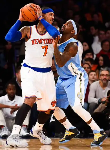 Carmelo Anthony è l'ala piccola dei New York Knicks ed è considerato uno dei migliori giocatori dell'NBA, la sua unica stagione al college con Syracuse è considerata una delle migliori di sempre.