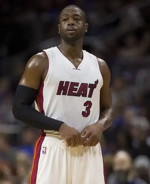 Dwyane Tyrone Wade jr detto Flash è nato nei sobborghi di Chicago e gioca nei Miami Heats in NBA dove è considerato uno dei migliori giocatori della lega.
