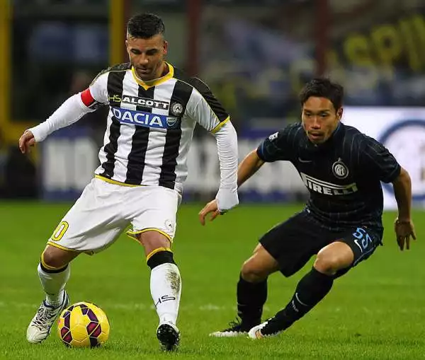 L'inter parte bene e chiude in vantaggio il primo tempo con un gol di Icardi. Nella ripresa l'Udinese pareggia con un bel gol di Fernandes e trova il gol vittoria con Thereau su regalo di Palacio.