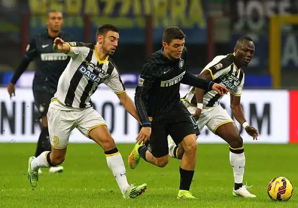L'inter parte bene e chiude in vantaggio il primo tempo con un gol di Icardi. Nella ripresa l'Udinese pareggia con un bel gol di Fernandes e trova il gol vittoria con Thereau su regalo di Palacio.