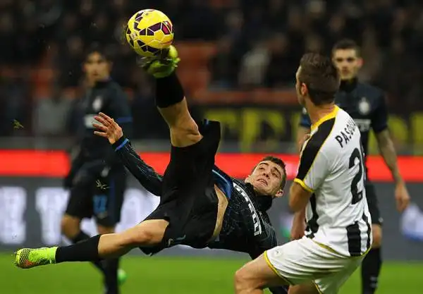 L'inter parte bene e chiude in vantaggio il primo tempo con un gol di Icardi. Nella ripresa l'Udinese pareggia con un bel gol di Fernandes e trova il gol vittoria con Thereau su regalo di Palacio.