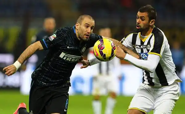 L'inter parte bene e chiude in vantaggio il primo tempo con un gol di Icardi. Nella ripresa l'Udinese pareggia con un bel gol di Fernandes e trova il gol vittoria con Thereau su regalo di Palacio.