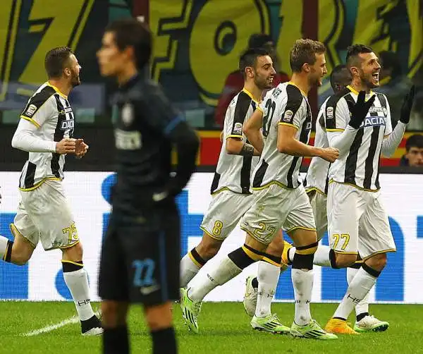 L'inter parte bene e chiude in vantaggio il primo tempo con un gol di Icardi. Nella ripresa l'Udinese pareggia con un bel gol di Fernandes e trova il gol vittoria con Thereau su regalo di Palacio.
