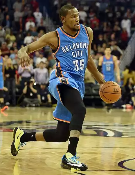 Ala piccola degli Oklahoma City Thunder, Kevin Durant è dotato di un gran tiro tanto che è stato per tre anni consecutivi il miglior marcatore della NBA.