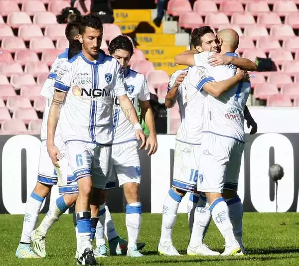 Pareggio ricco di emozioni al San Paolo con i toscani che vanno sul 2-0 con le reti di Rugani e Verdi e con il Napoli che acciuffa il pari con i gol di Zapata e De Guzman.