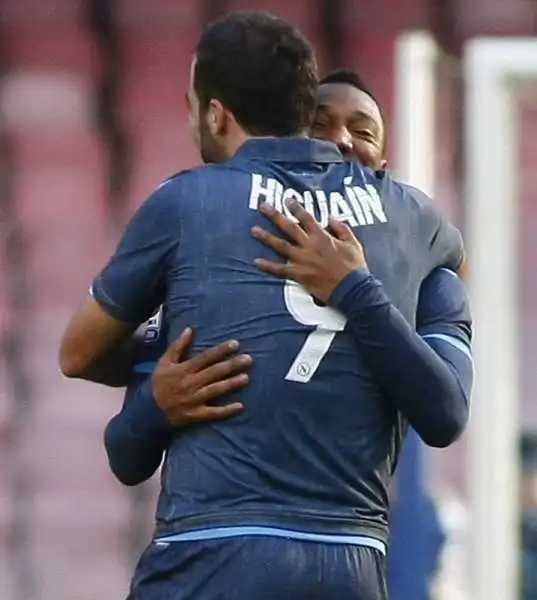 Pareggio ricco di emozioni al San Paolo con i toscani che vanno sul 2-0 con le reti di Rugani e Verdi e con il Napoli che acciuffa il pari con i gol di Zapata e De Guzman.